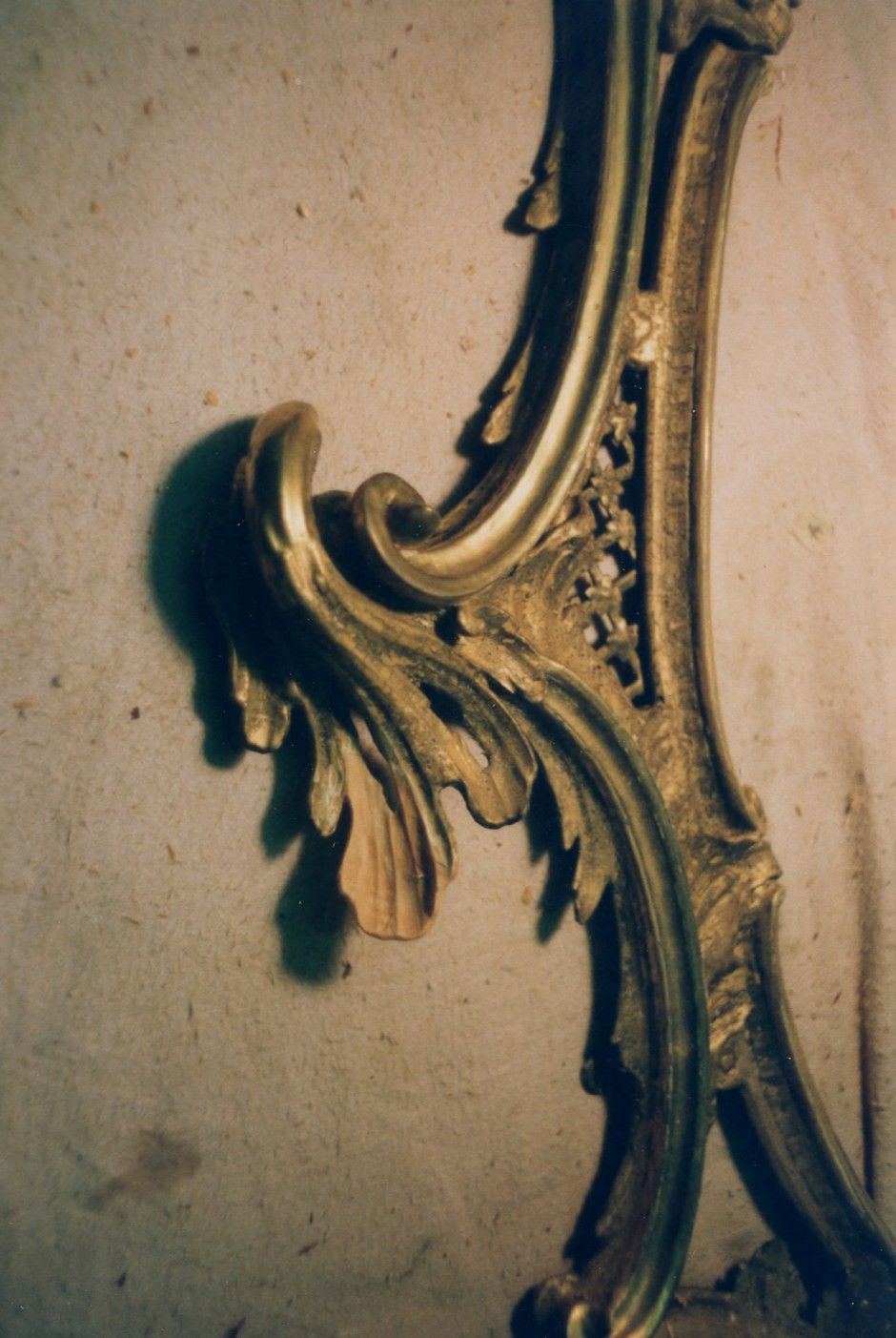 Close up of mirror frame restoration by Jose Sarabia - georgian mirror restoration